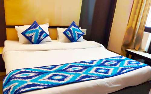 Rekhas Solid Bed Runner Protector