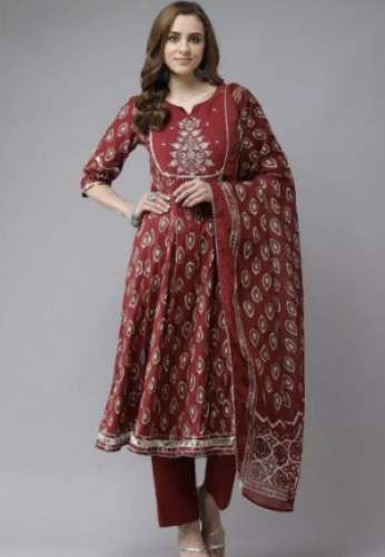 Maroon Embroidered Kurta Trouser With Dupatta Set by Arshi Pitara