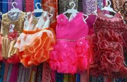 Neela Dresses logo icon