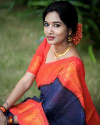 Small Checks Contrast Border Saree
