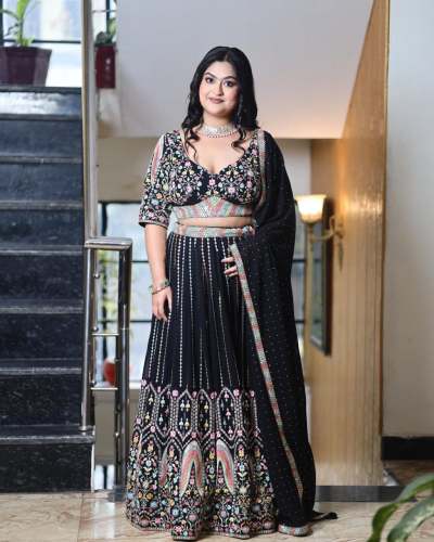 ✨ Exclusive Heavy Embroidered Lehenga Set 