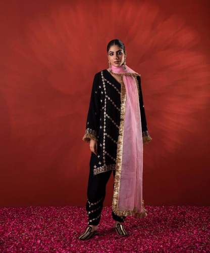 Beautifull Velvet Embroidered Plazzo Suit With Dupatta