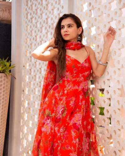 Blossom in style with this flirty floral Grorgett anarkali