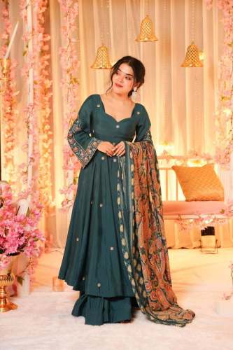Introducing Chinnon kurta with exquisite embroidery Work