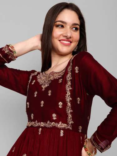 Women Beautiful Vichitra Silk Kurti & Pant 