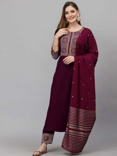Women Cotton Wine Color Printed Kurti Pant With Dupatta