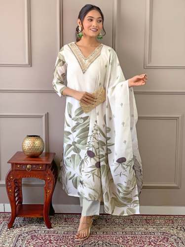Women Embroidered Francs Crepe Kurta With Pant And Dupatta 