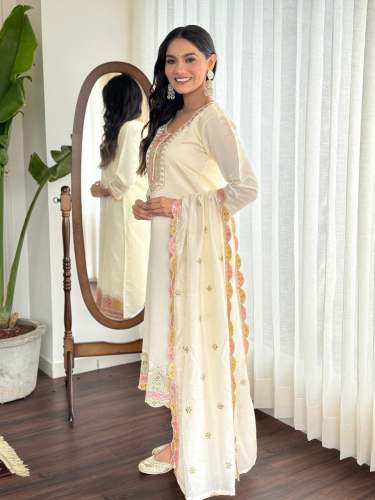 Women Embroidered PURE Vicose Chanderi kurta set
