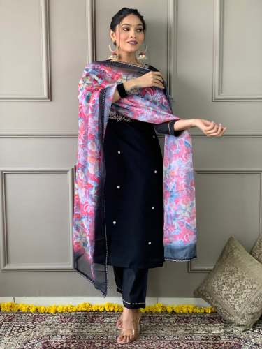 Women's Black Rayon Slub Embroidered Straight Kurta