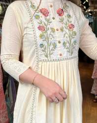 ladies Cotton Chikankari Embroidered Kurti
