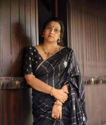 BLACK STRIPED BANARASI SOFT SILK SAREE 