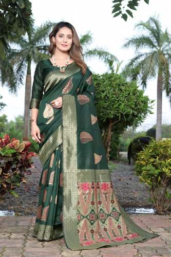 DARK GREEN BANARASI SOFT SILK SAREE WITH THE INTRICATE PATTERNS 