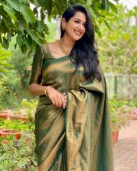 Green Golden Zari Shine Soft Kanjivaram Silk Wedding Saree