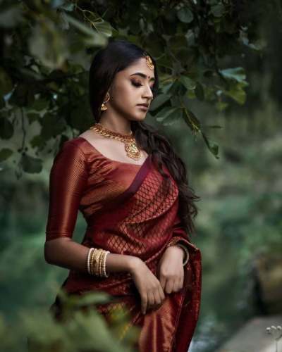 Unique Design Maroon Zari Weaving Banarasi Soft Silk Saree With Blouse