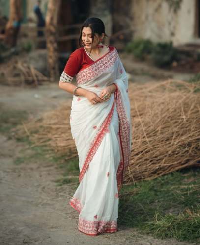 WHITE SOFT COTTON WITHTRENDY AND GRAND BEAUTIFUL RICH DESIGN PALLU