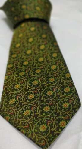 Men Green Pure Silk Neck Tie  by Handloom Oraganisation Of India