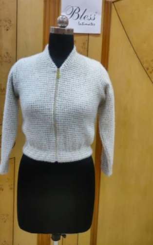 New Arrival White Crop Top For Women by A K Sachdeva Hosiery Mills