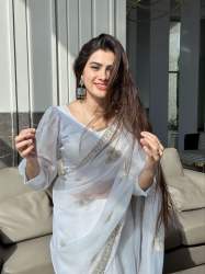 Gasper-Elegant Muslin Organza Thread Work Saree 