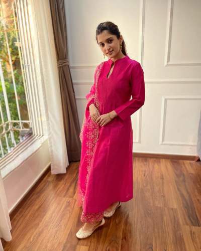 New Lunching Pure Chanderi Kurti pant With Organza Duppata  