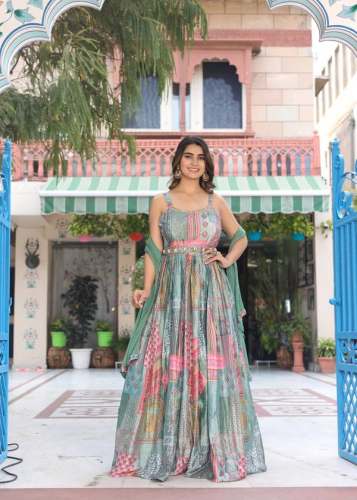 New Wedding Gown With Kodi Worked Lace in Sleeveless Pattern 