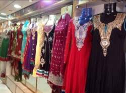 Heenas Designer Suits And Sarees logo icon