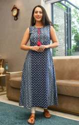 Ladies Sleevless Zig Zag Print Kurtis