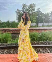  Yellow Floral Print Georgette Ready-to-wear Party Gown