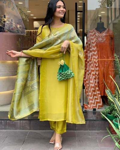 New Beautiful Original Featuring Heavy Premium Roman Silk 3 Piece Set