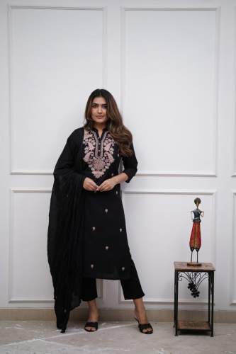 Beauty Women Embroidered Chanderi Silk kurta set