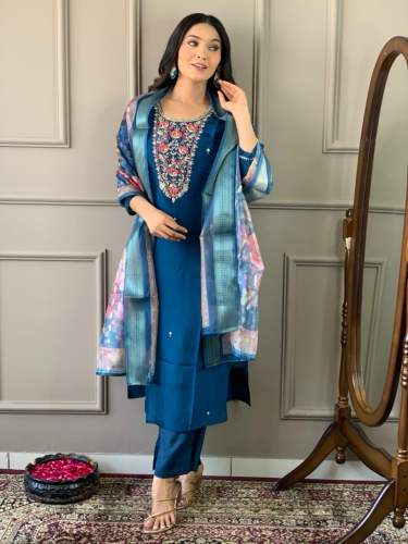 Fredh Arrival Women Embroidered Chanderi Silk Kurta Set