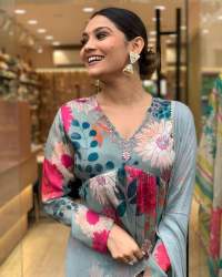 Women Embroidered Pure Russian Silk kurti Pant Set