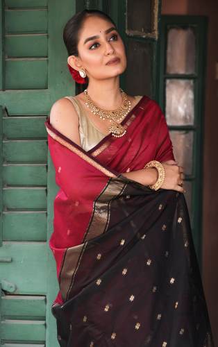 Maheshwari Silk Saree- Black by Daiveya Lifestyle Pvt ltd