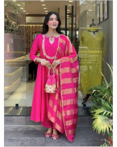 KR SHOWROOM PIECE SUIT 