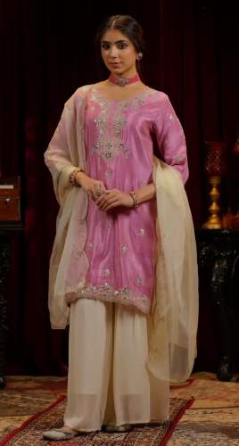 PRESENTING 3 PIECE STYLISH KURTI