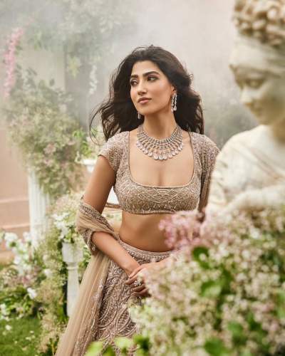 Presenting You Most Beautiful Most Trending Lehenga Collection