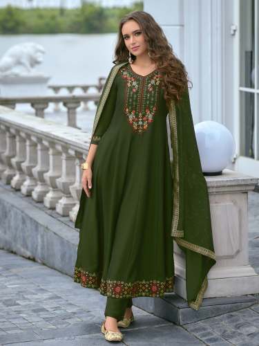 Green Women Silk Blend Kurta Pant Dupatta Set manufaturer
