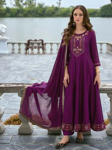 Purple Women Silk Blend Kurta Pant Dupatta Set manufaturer