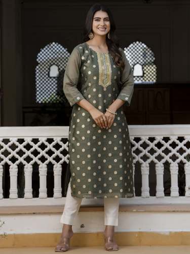 Women Embroidered Silk Blend Straight Kurta 