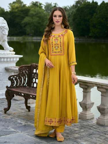 Yellow Women Silk Blend Kurta Pant Dupatta Set manufaturer