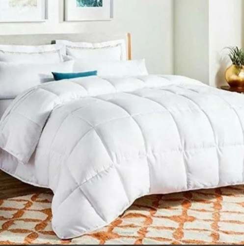 White Plain Comforters For Hotels by Rajasthan Handloom