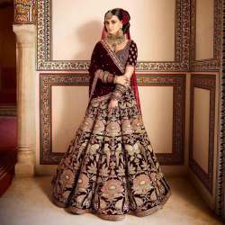 Indian Designer Wedding wear Bridal Lehenga Choli.