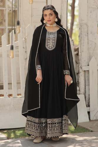 Trinari Gown